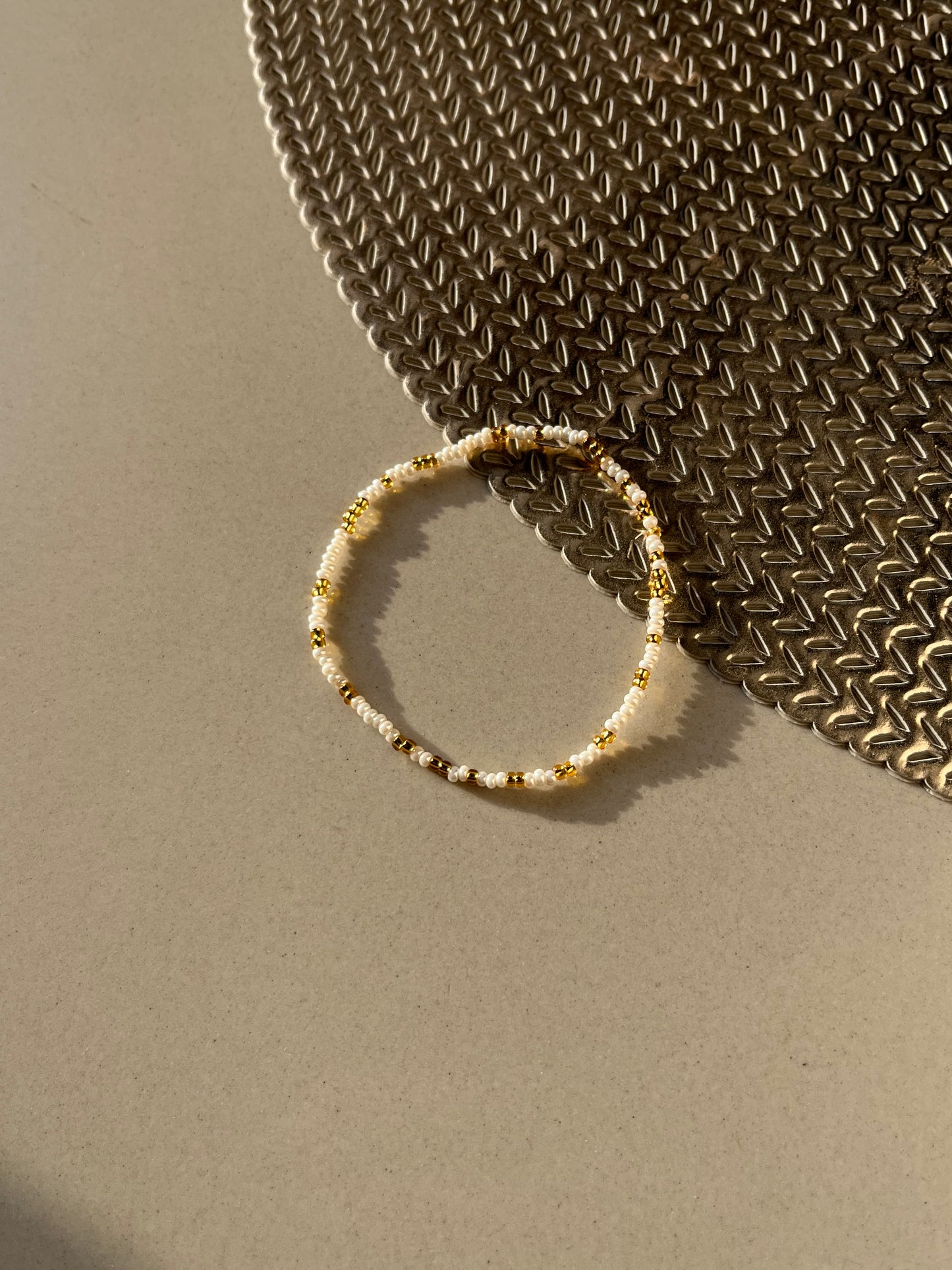 Plain beaded stretchable bracelet