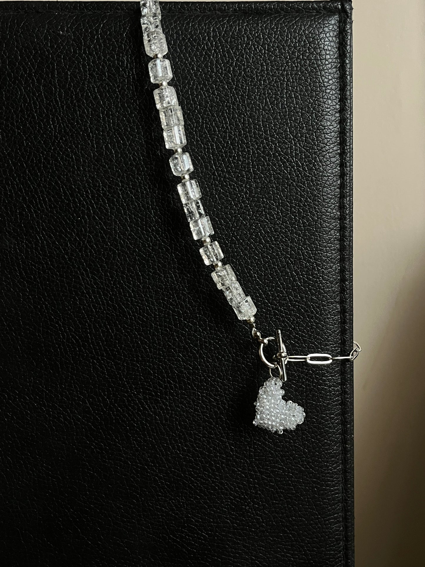 Cubic Link Chains